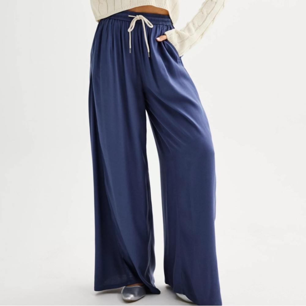 NWOT High Waisted Baggy Wide Leg Twill Pants Brand: SO Size:Medium